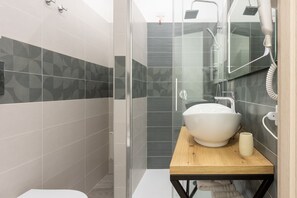 Habitación Deluxe doble | Escritorio, sistema de insonorización, wifi gratis y ropa de cama