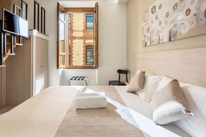 Deluxe Double Room | Desk, soundproofing, free WiFi, bed sheets - DELEDDA HOME (Cagliari)