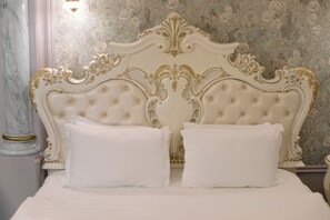 Kamar Double Mewah | Seprai premium, tempat tidur Select Comfort, minibar, dan brankas