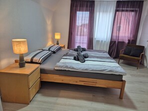 2 bedrooms, iron/ironing board, travel cot, free WiFi