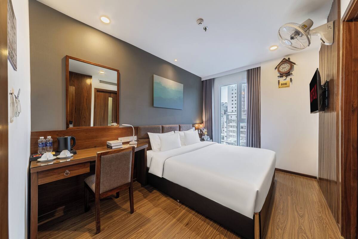 Kamar Double Superior | Minibar, brankas, setrika/meja setrika, dan tempat tidur bayi