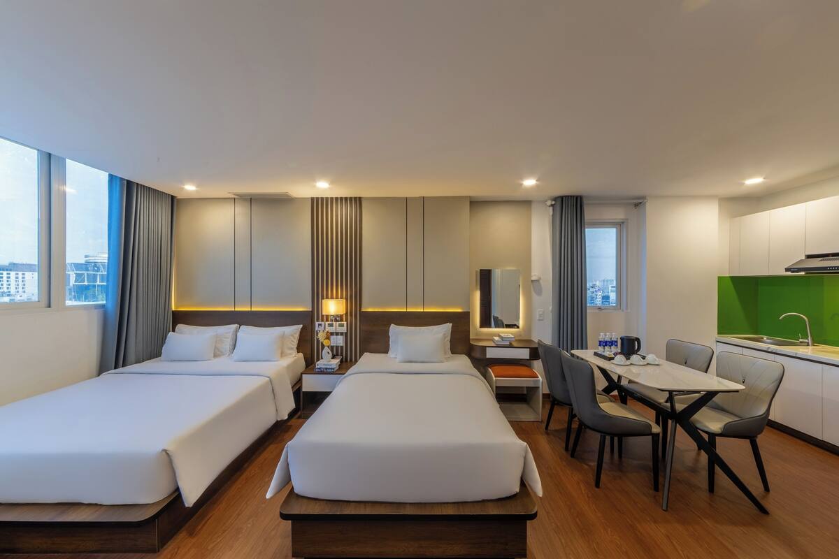 Kamar Triple Keluarga | Minibar, brankas, setrika/meja setrika, dan tempat tidur bayi