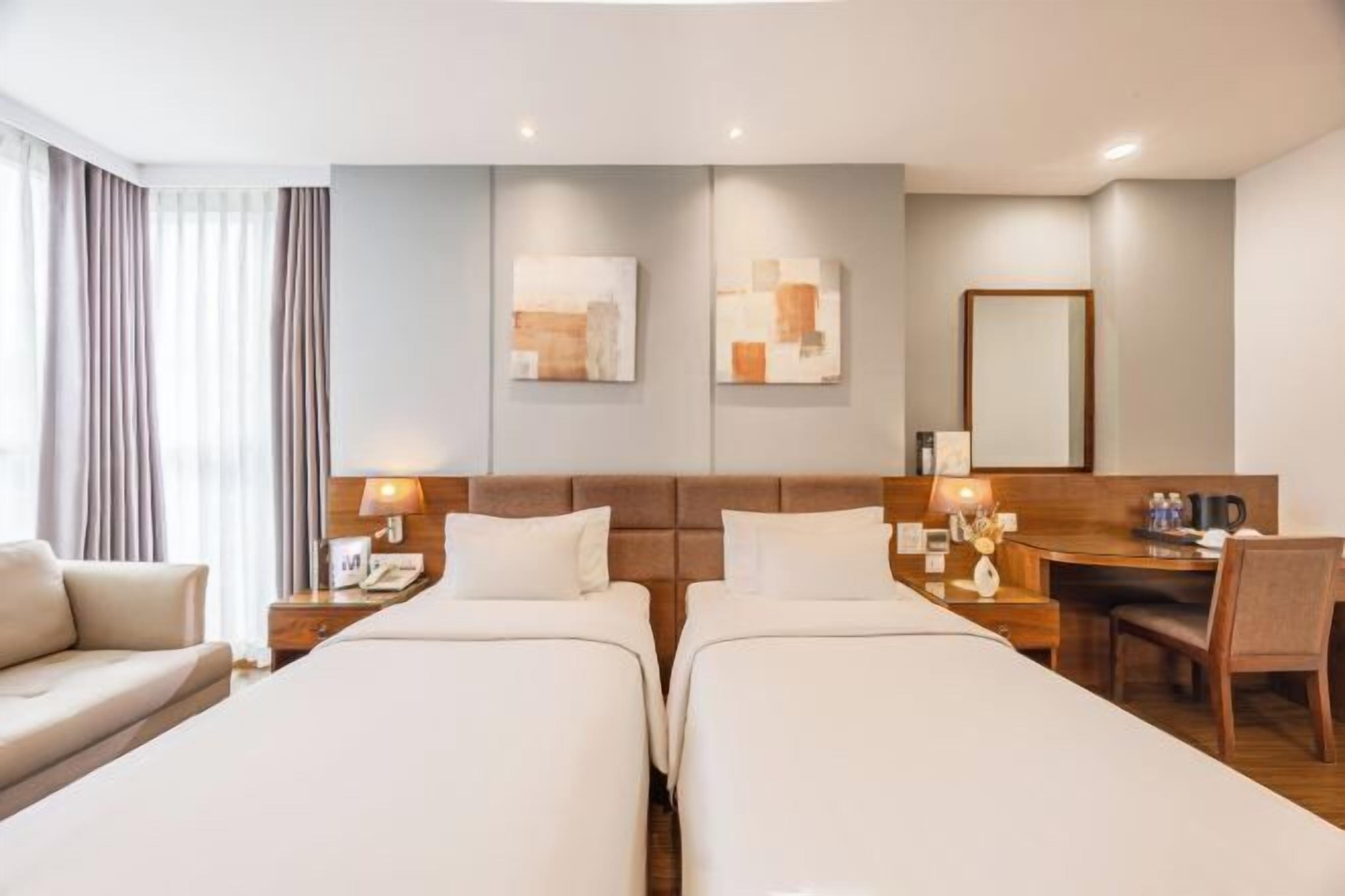 ميني بار وخزنة داخل الغرفة ومكواة/لوح كي وواي فاي مجانًا