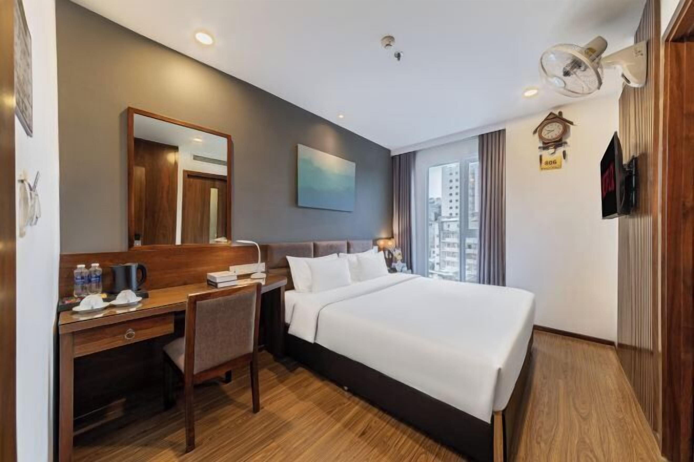 ميني بار وخزنة داخل الغرفة ومكواة/لوح كي وواي فاي مجانًا