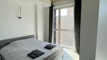 2 slaapkamers, een bureau, een strijkplank/strijkijzer, wifi