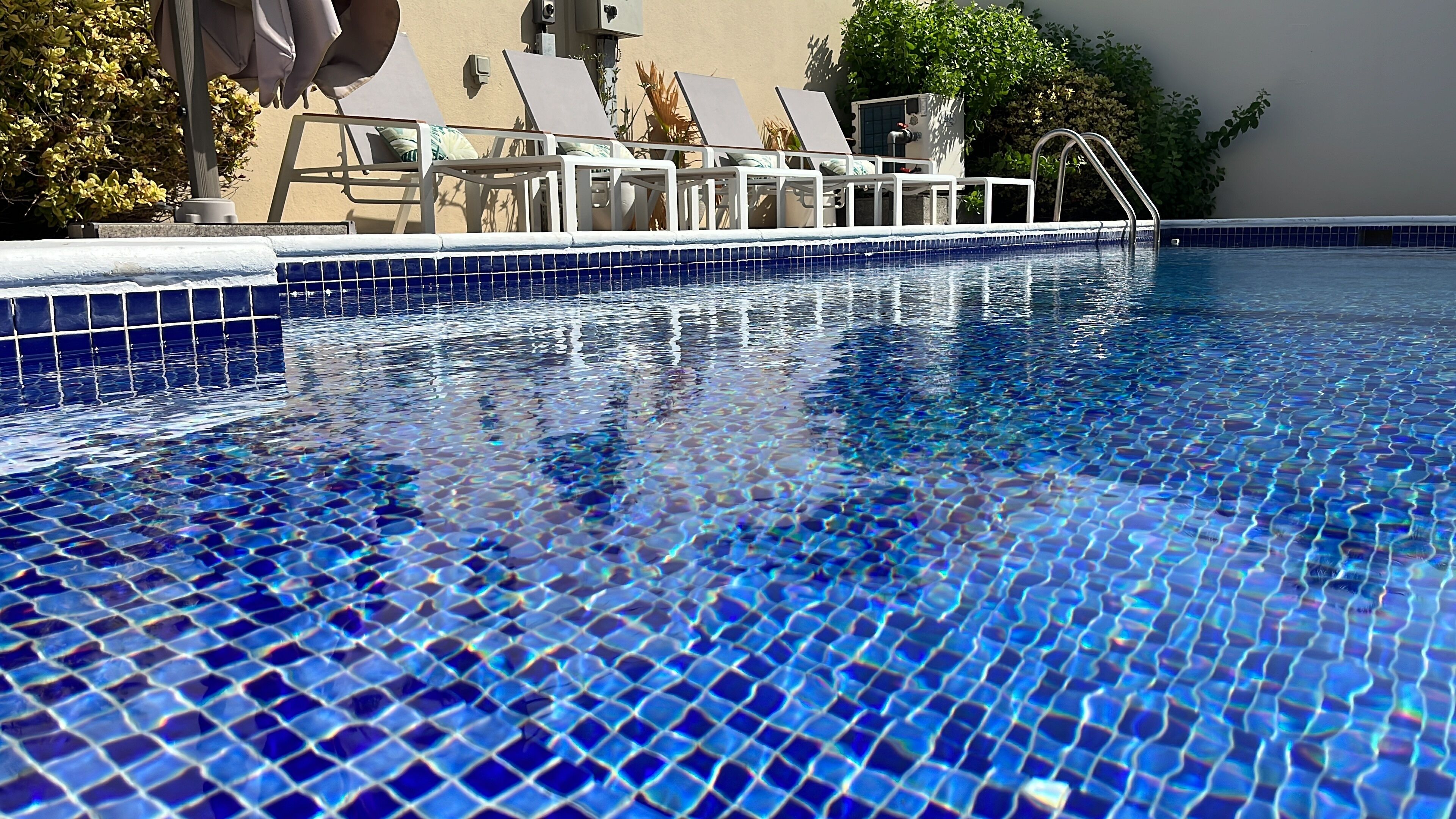 Alberca al aire libre y alberca climatizada