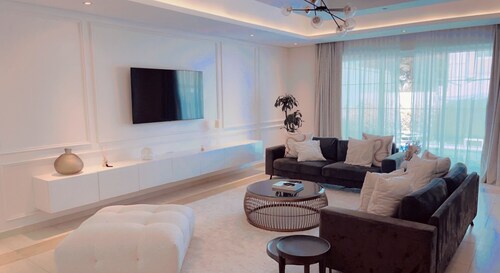 Amazing 4-bedrooms Villa with private pool perfectly located!