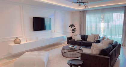 Amazing 4-bedrooms Villa with private pool perfectly located!