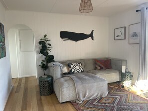 Smart TV - Whangamata Beach Cottage (Whangamata)