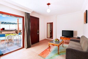 Deluxe Family Room | Minibar, in-room safe, blackout curtains, soundproofing - Albatros Sharm Resort - By Pickalbatros (Sharm El Sheikh)