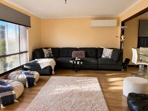 Smart TV, fireplace, books, stereo - Pelicans Rest Albany, 5 min to the beach, 6 min to city. Great all year round! (Collingwood Park)