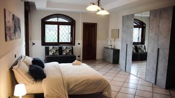 Premium bedding, down duvets, individually furnished, desk