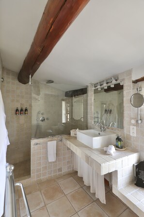 Junior Double Room (Le Grenier) | Bathroom