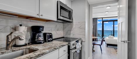 Signature Condo, 1 Bedroom, Balcony, Ocean View | Private kitchen