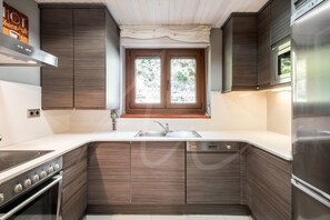 Fridge, microwave, oven, dishwasher