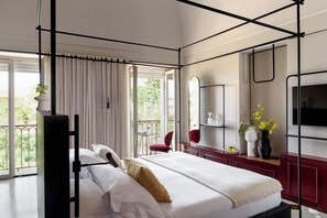 Premium bedding, memory-foam beds, in-room safe, individually furnished