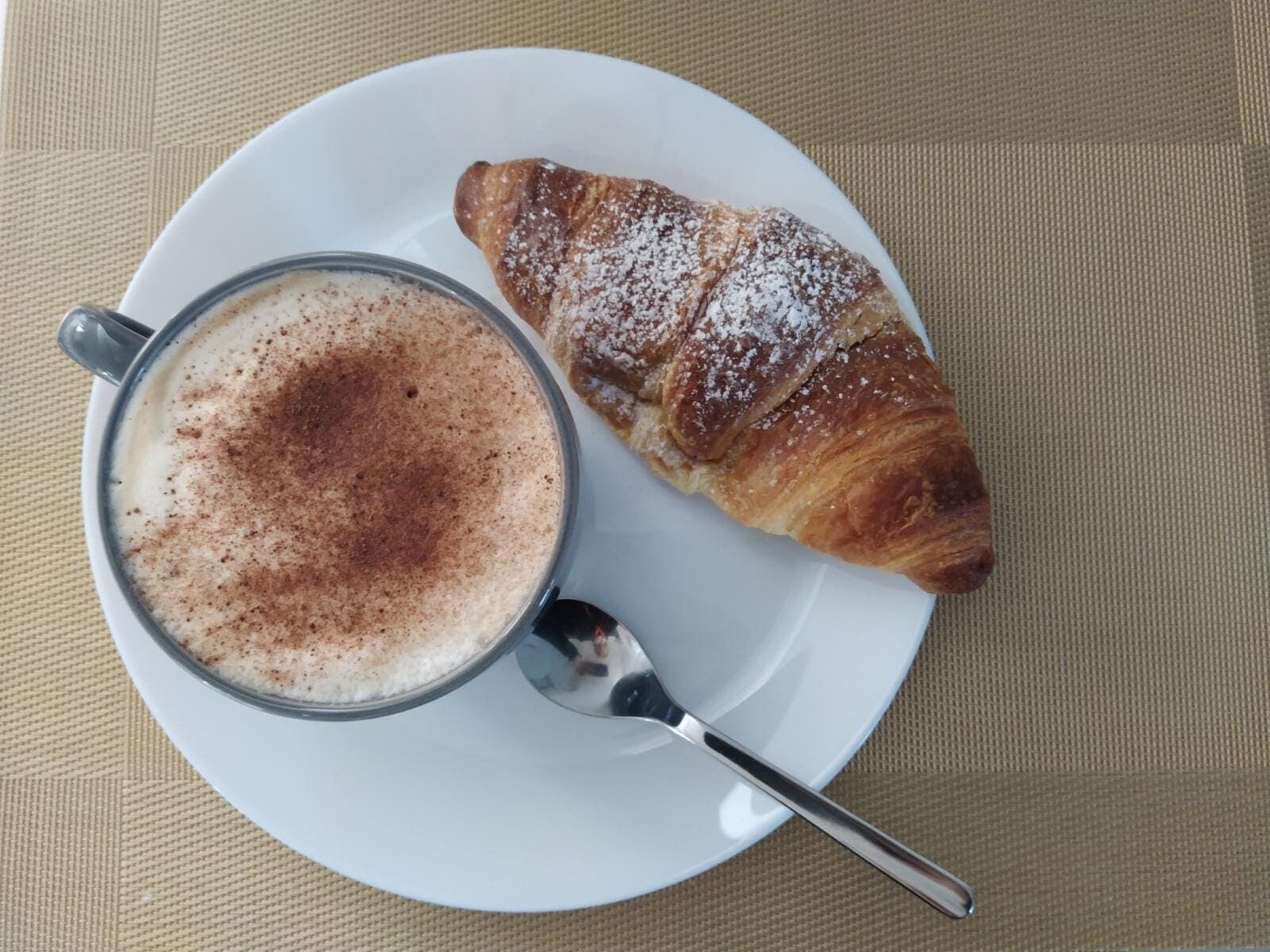 Esmorzar diari continental gratuït 