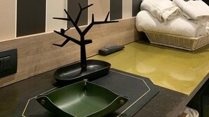 In-room safe, blackout drapes, soundproofing - Neapolis Lifestyle  (Naples)