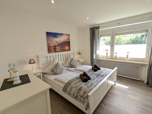 1 bedroom, travel cot, free WiFi, bed sheets