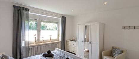 1 bedroom, travel cot, free WiFi, bed sheets