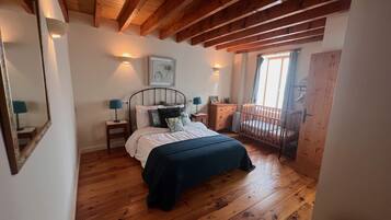 3 bedrooms, free WiFi, bed sheets