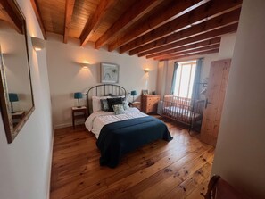 4 chambres, accès au Wi-Fi (inclus), literie fournie