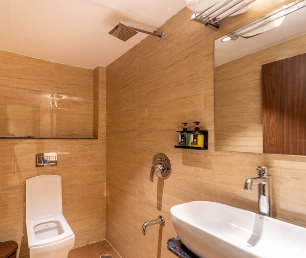 Dusche, Designer-Toilettenartikel, Haartrockner, Hausschuhe