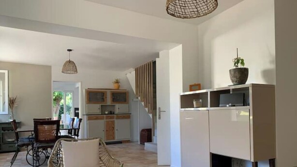 A spacious living area with a sofa, a dining table, and a kitchen in the background. - 17th-century stone building (115 m²) + private terrace + grounds (Ambarès-et-Lagrave)