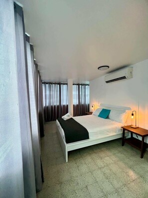4 bedrooms, iron/ironing board, travel cot, WiFi