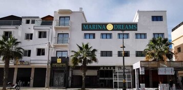 Fachada de la propiedad