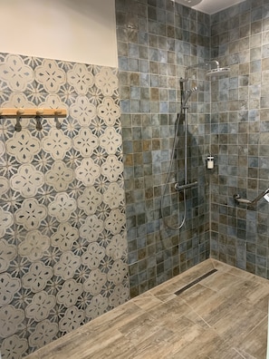 Deluxe-Zimmer | Badezimmer