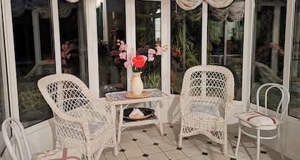 Charming chambre d'hote suite 400m from the port.