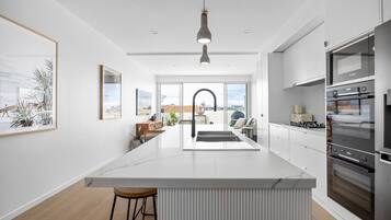 Cookware/dishes/utensils