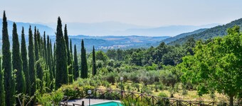 2 houses with air conditioning and private pool. Quiet area & panoramic views