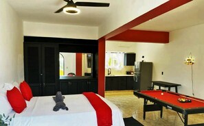1 bedroom, WiFi, bed sheets - Sosua central studio, perfect for single men! Pool and billiard table (Sosúa)