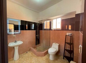 Shower, towels, soap, toilet paper - Sosua central studio, perfect for single men! Pool and billiard table (Sosúa)