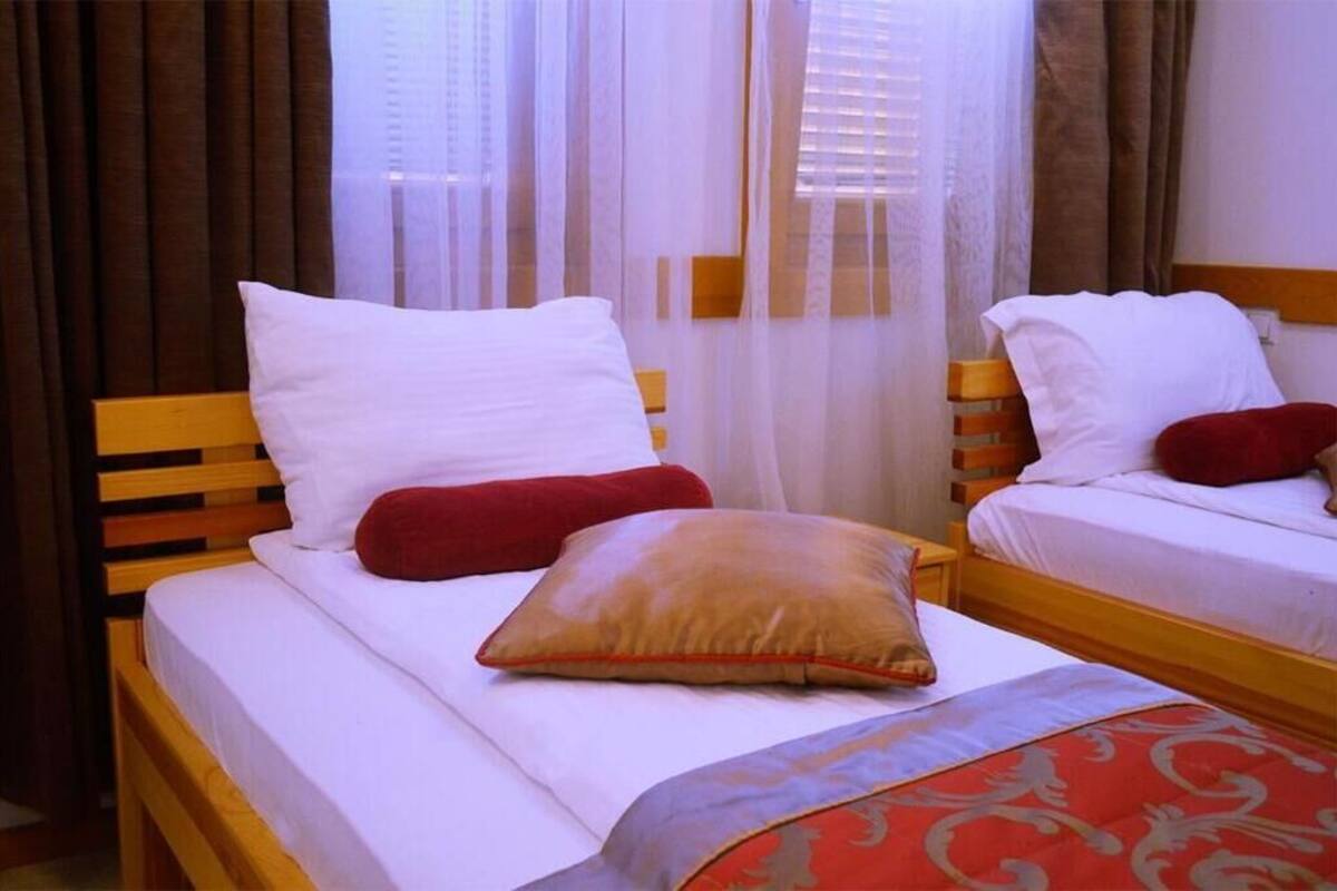 Comfort Twin Room | 1 bedroom, desk, laptop workspace, blackout drapes
