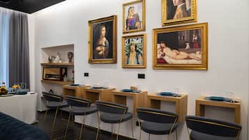 Daily continental breakfast (EUR 8 per person)