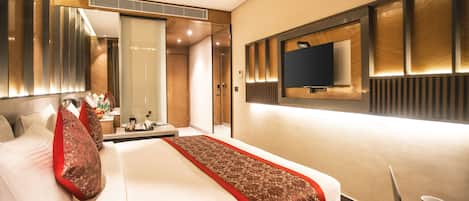 2 عدّة غرف نوم وميني بار وخزنة داخل الغرفة ومكواة/لوح كي