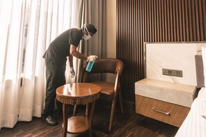 Minibar y caja de seguridad en la habitación 