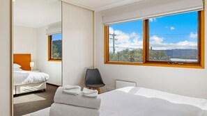 3 bedrooms, iron/ironing board, free WiFi, bed sheets - LakeShore - Jindabyne (Jindabyne)