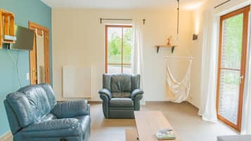 Een smart-tv en boeken