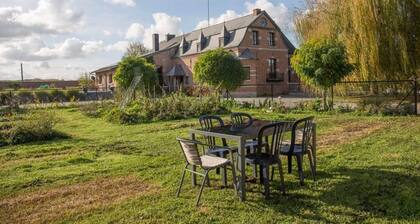 24 mins from Pairi Daiza | Quiet house with fire pit