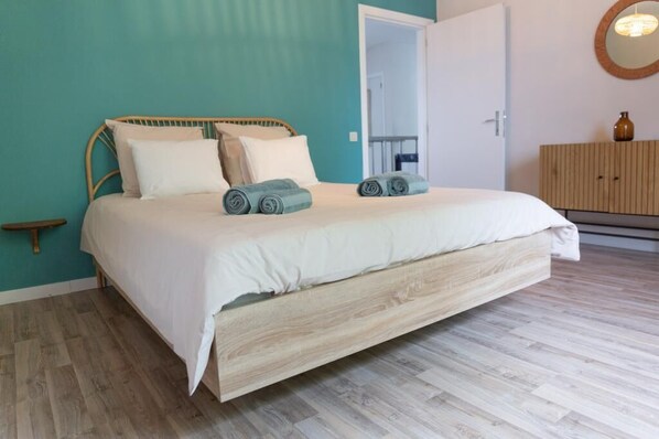 3 slaapkamers, reisbedje, gratis wifi, beddengoed