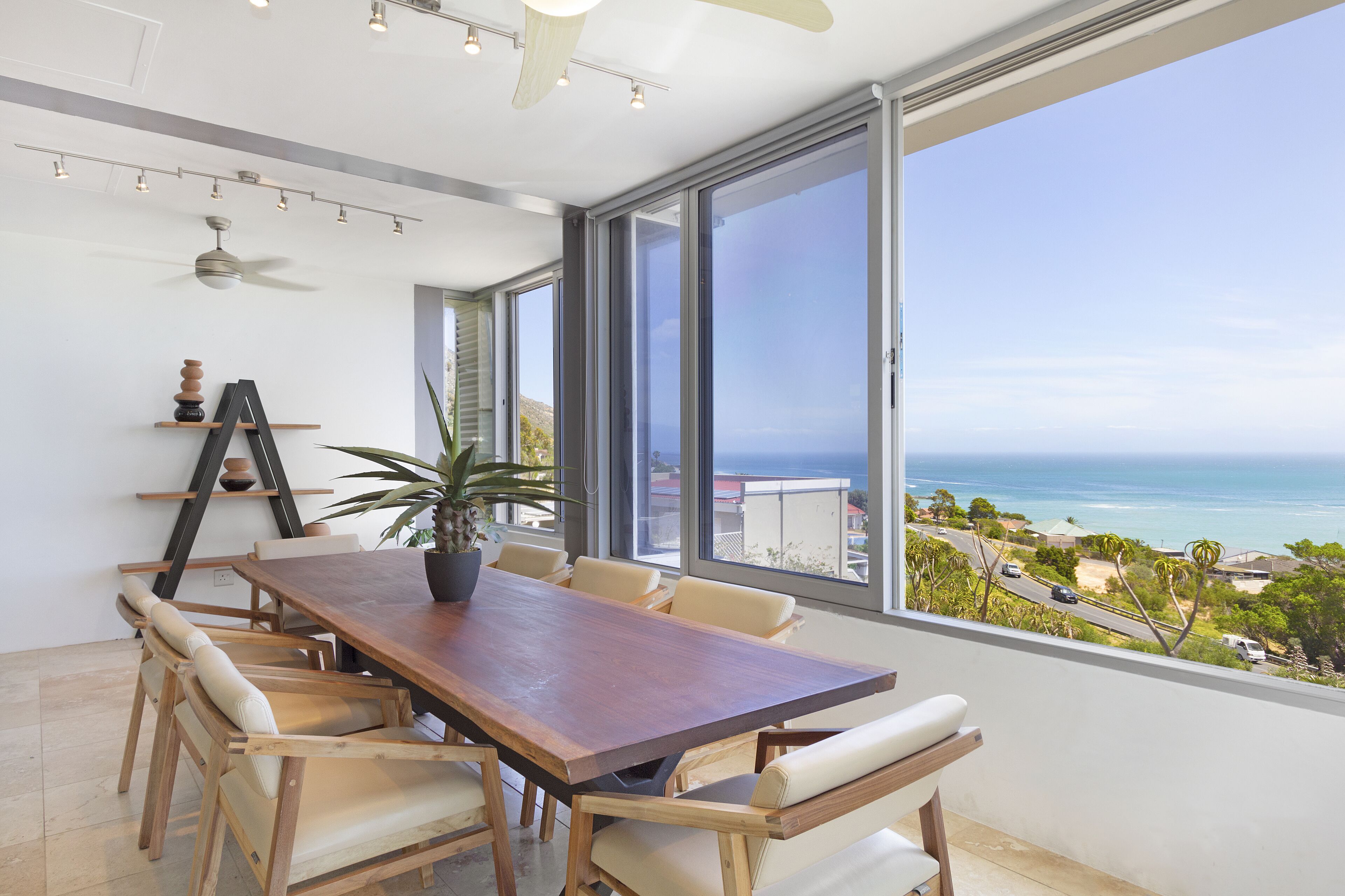 House (4 Bedrooms) | In-room dining