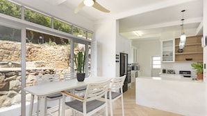 House (4 Bedrooms) | In-room dining - Atlantic Sky Villa  (Cape Town)