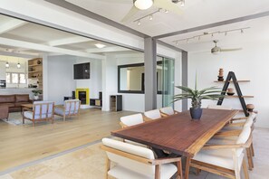 House (4 Bedrooms) | In-room dining - Atlantic Sky Villa  (Cape Town)