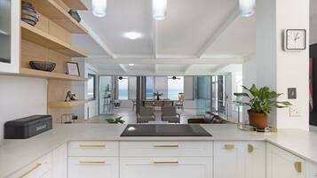 House (4 Bedrooms) | Living area | TV