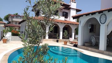 House | Kolam renang | Kolam renang terbuka