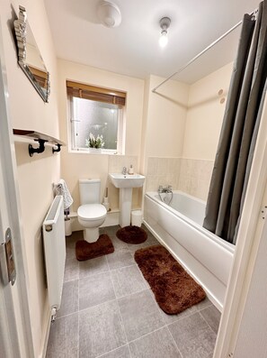 Apartment, Multiple Beds | Bathroom